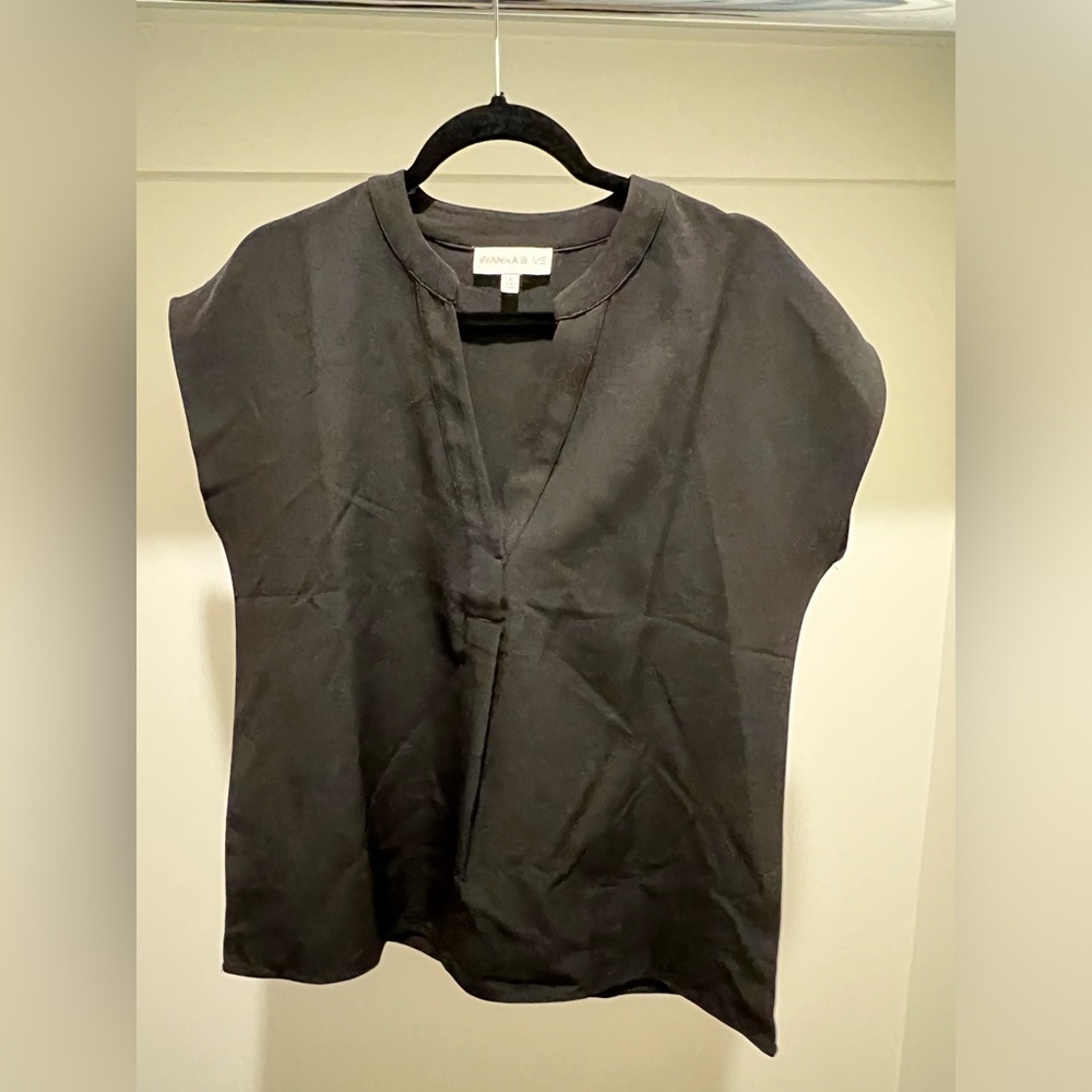 Avara | Wanna B V-Neck Blouse | Large | Black